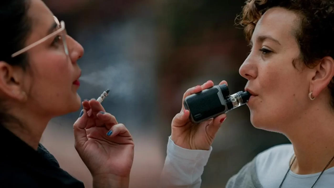 Smoking vs. Vaping Weed: What’s Better? 2 Smoking vs. Vaping