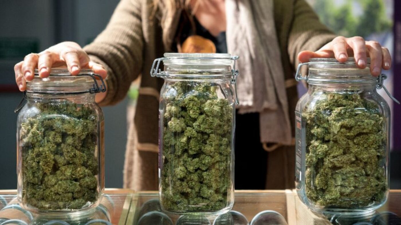 Best Online Dispensary Canada for Premium Weed Delivery 2 What Makes the Best Online Dispensary Canada